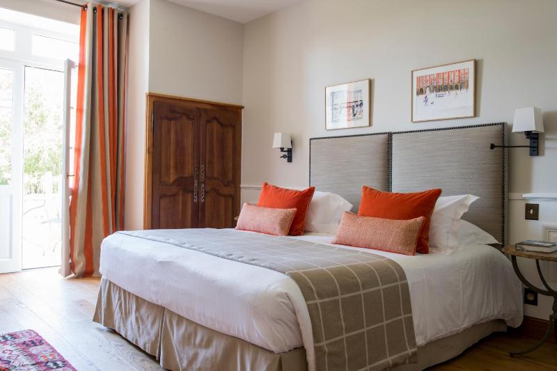 Elegance Double Room Pavillon image 1