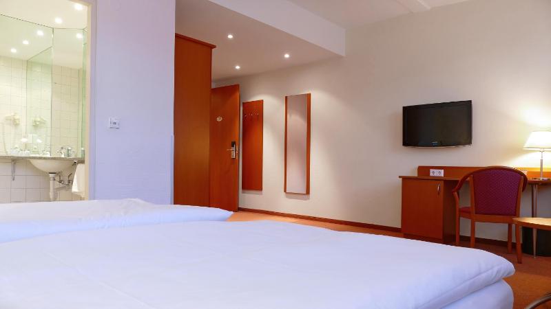Double Room image 2