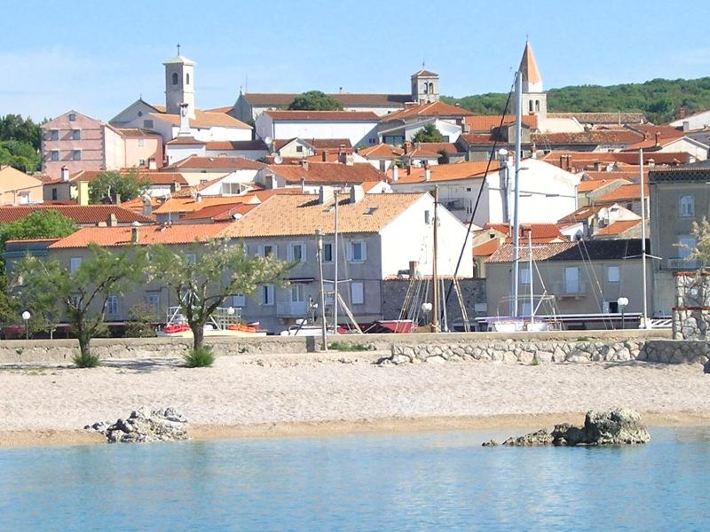 Two-Bedroom Apartment with Balcony image 2