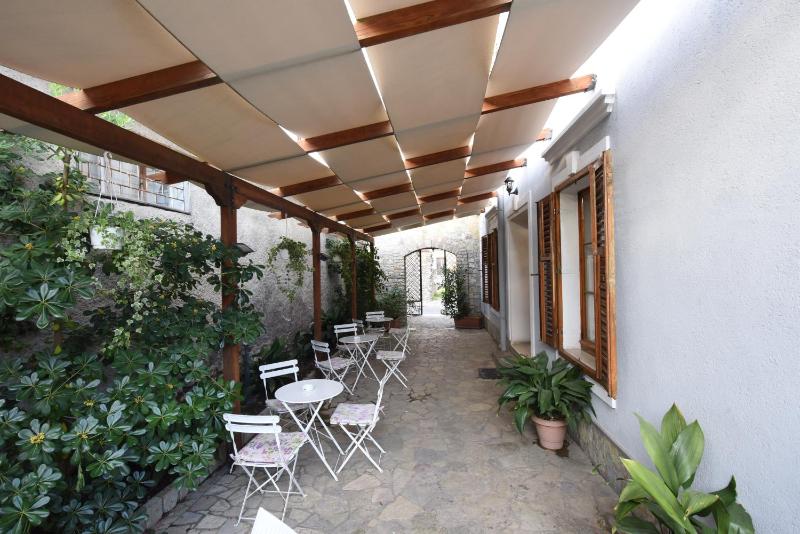 Rose Garden Hotel - image 13