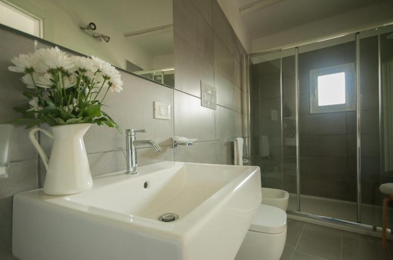 Triple Room with Balcony image 4