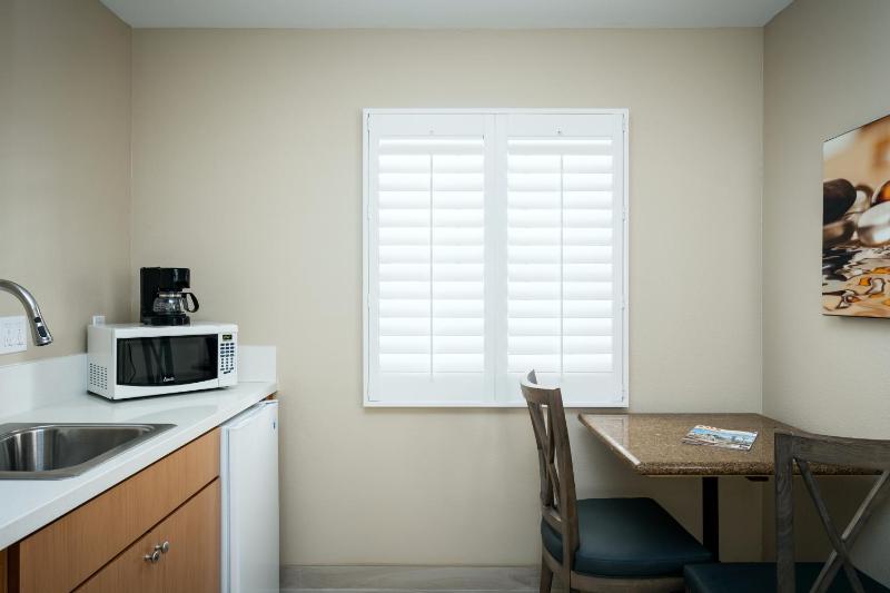 Standard Queen Room with Kitchen image 3