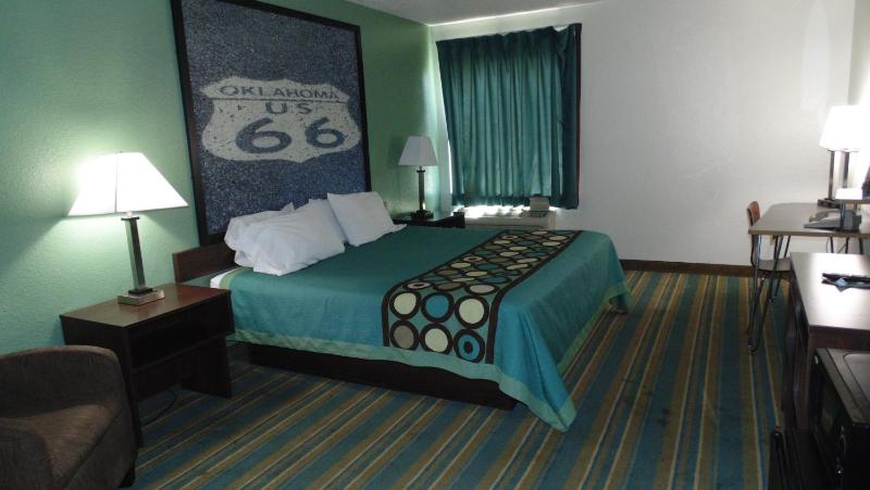 King Room - Non-Smoking image 3
