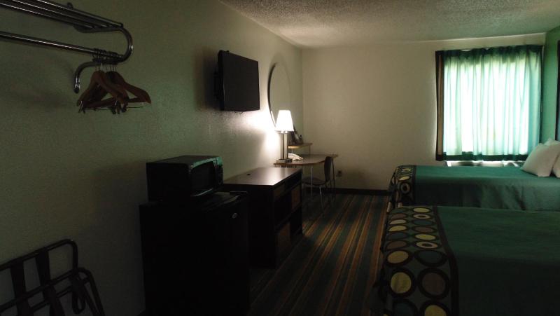 Deluxe Double Room with Two Double Beds - Non-Smoking image 4