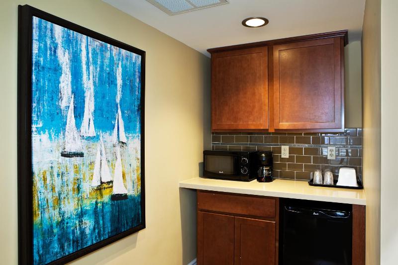Pacific Shores Inn - image 11
