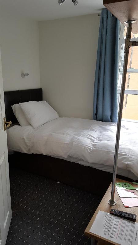 Small Single Room image 4