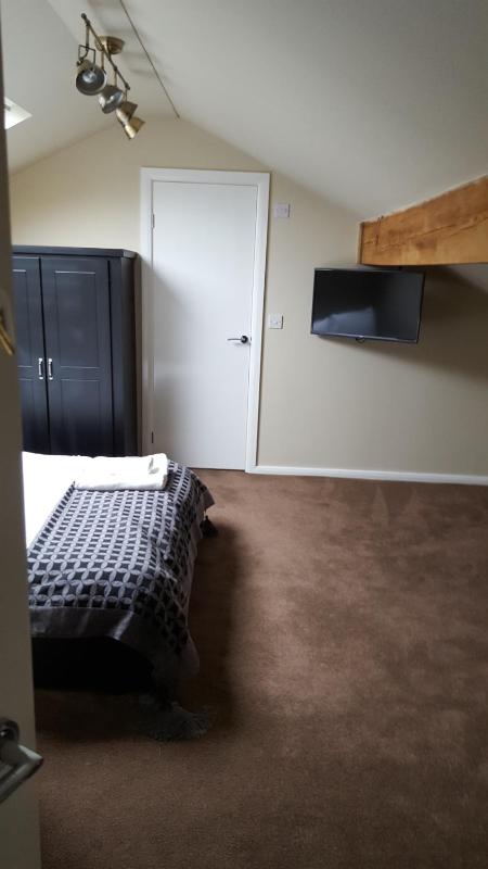 Large Single Room image 4