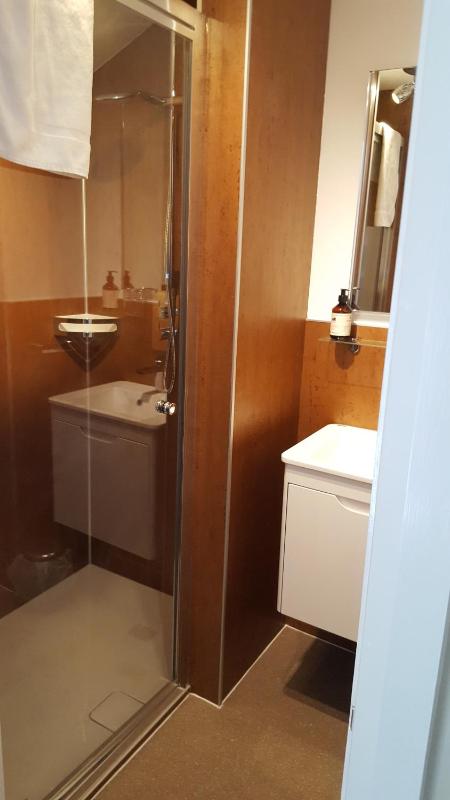 Large Single Room image 3