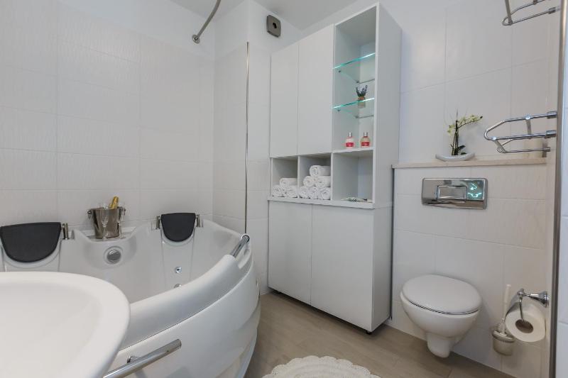 Deluxe Apartment image 3