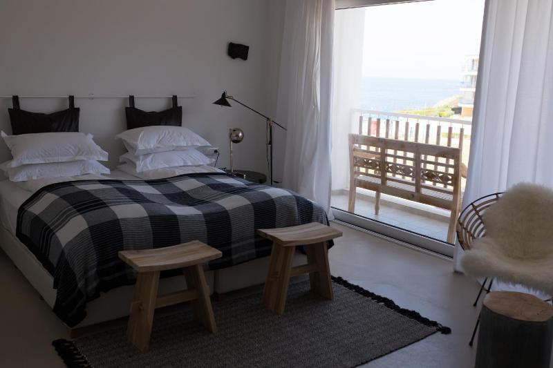 Double Room with Side Sea View image 3