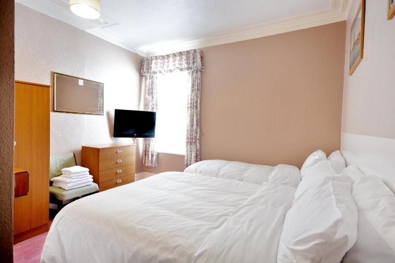 Triple Room image 3