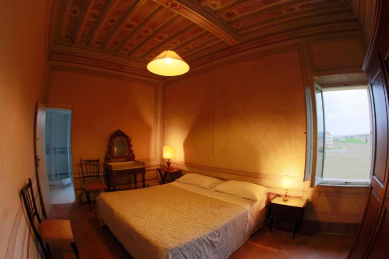 Queen Room image 2