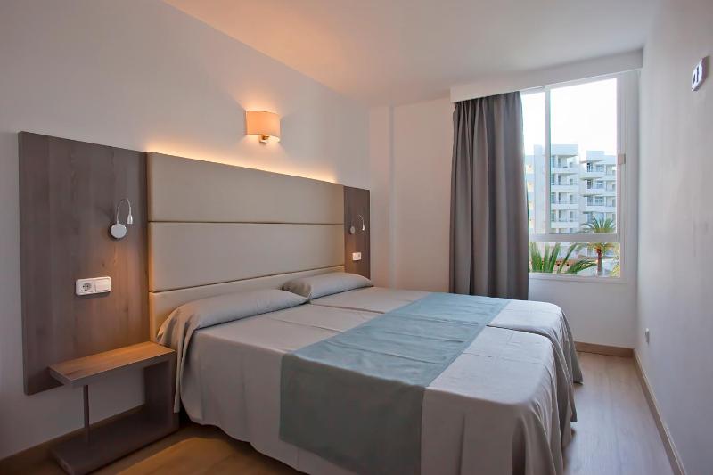 One-Bedroom Apartment (2 Adults + 2 Children) image 3