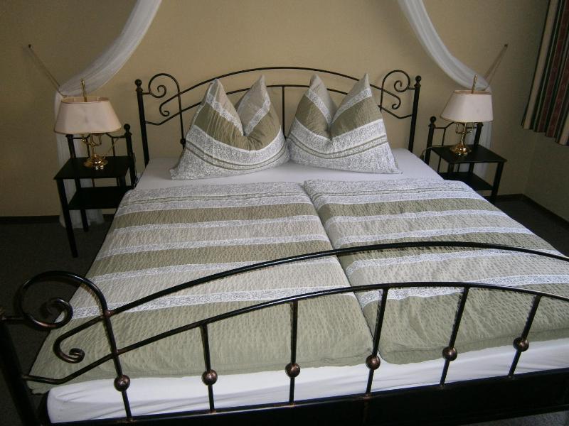 One-Bedroom Apartment image 4