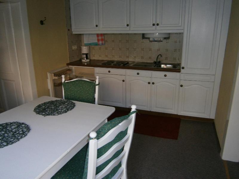 One-Bedroom Apartment image 3