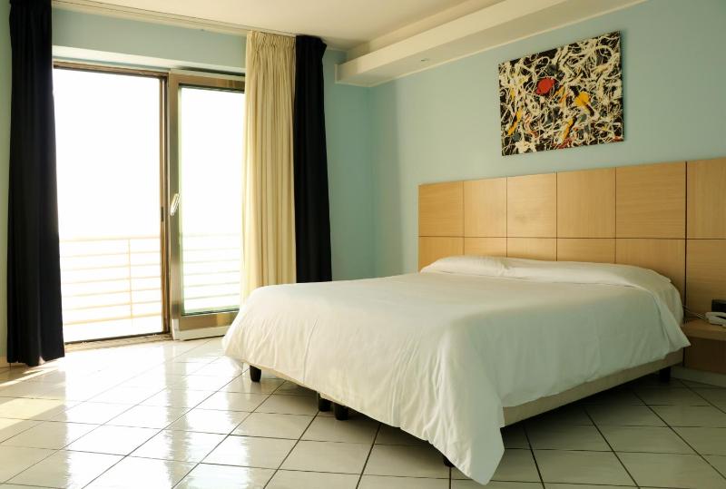 Superior Double or Twin Room with Sea View image 2