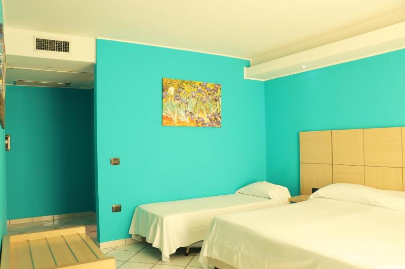 Superior Triple Room with Sea View image 3