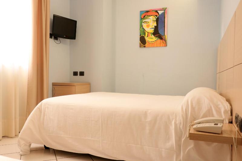 Economy Single Room image 4