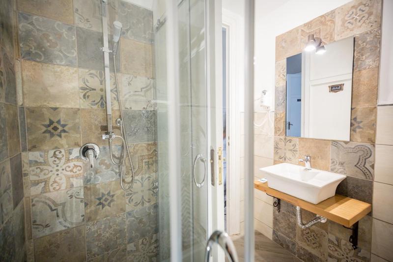 Double Room with Private External Bathroom image 2