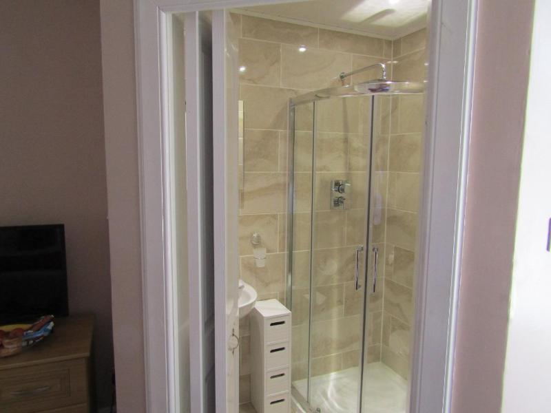 Double Room image 3