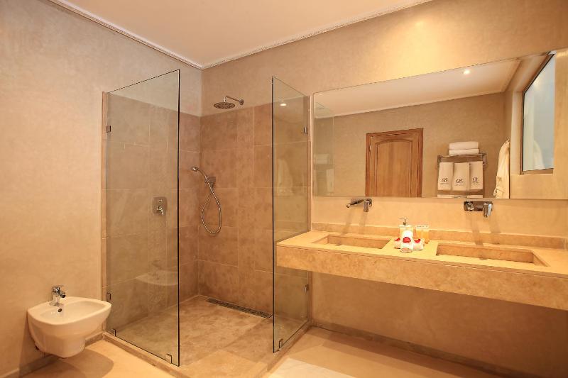 Deluxe Suite image 1