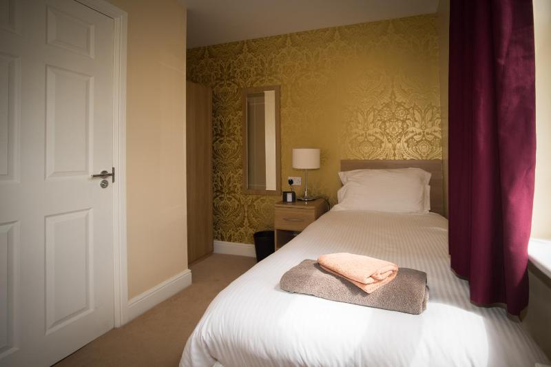 Classic Single Room image 3