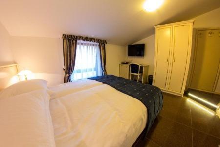 Double Room image 2