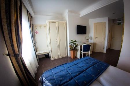 Double Room image 3