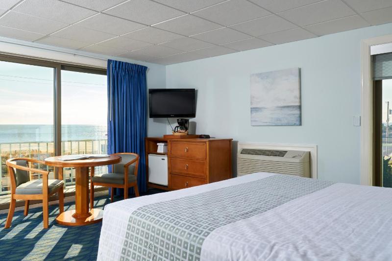 Deluxe King Room image 2