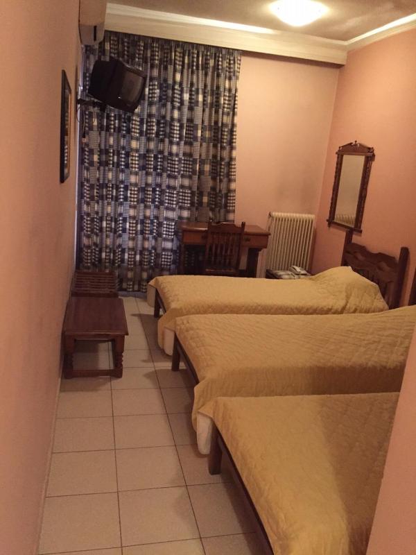 Economy Triple Room image 1