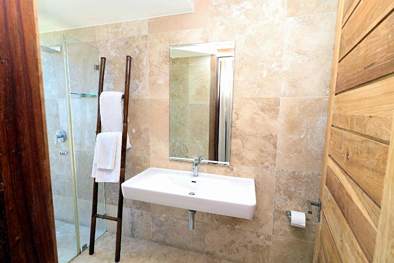 31 Milkwood - image 12