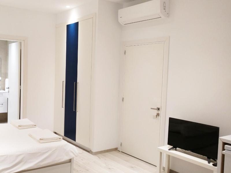 Studio Apartment image 2