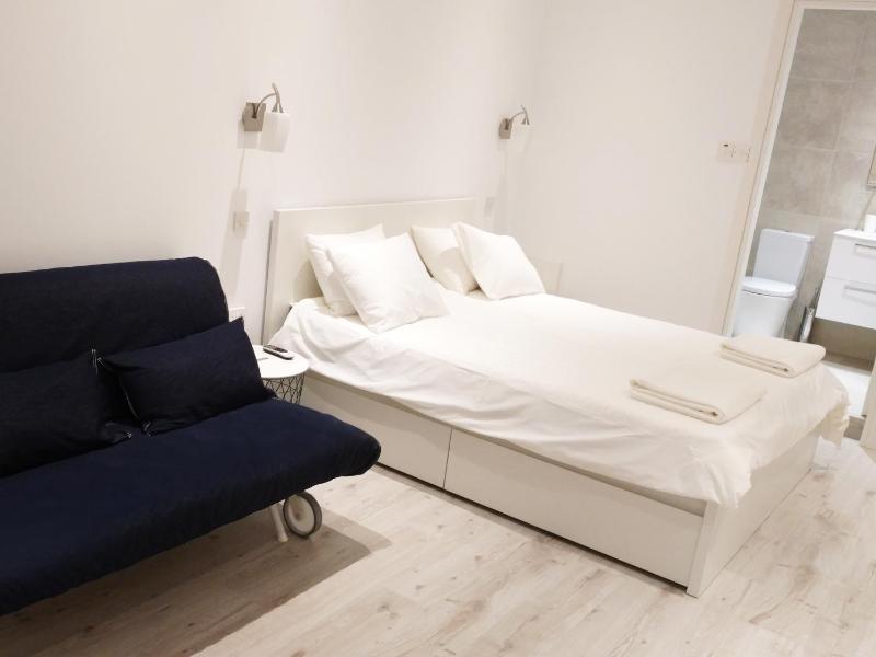 Studio Apartment image 3