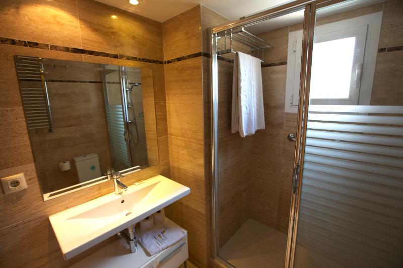 One-Bedroom Apartment (3 Adults) image 3