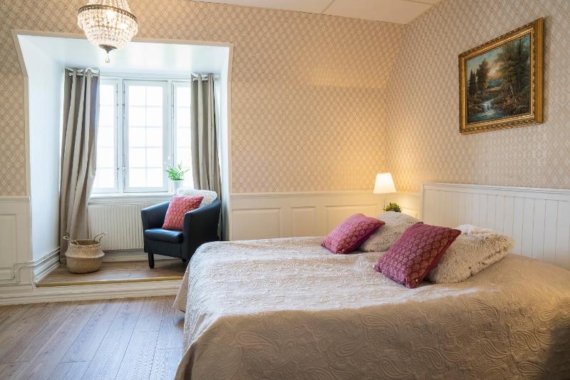 Double or Twin Room with Private Bathroom image 1