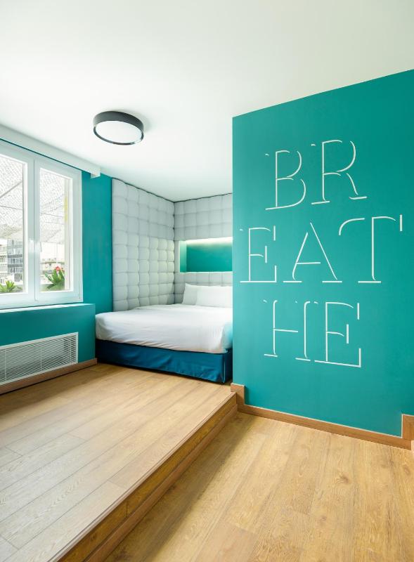 Deluxe Double Room with Private Terrace & Jacuzzi image 1