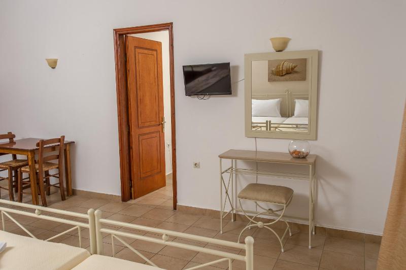 Superior Family Room image 2