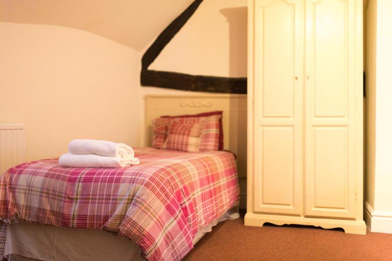 Single Room image 3