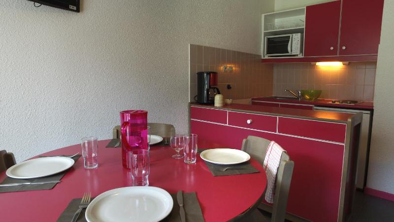 One-Bedroom Apartment image 1