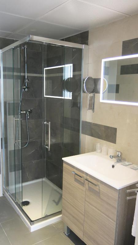 Twin Room image 1