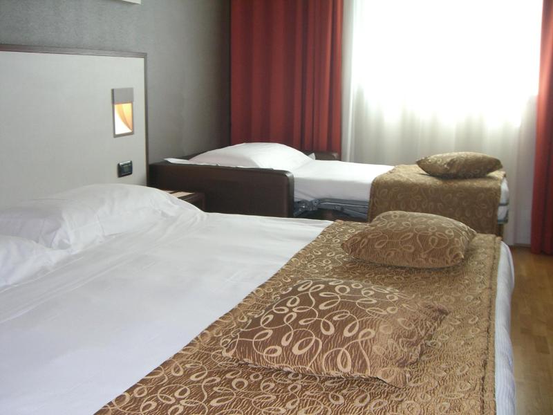 Comfort Triple Room image 3