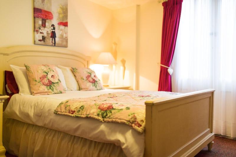 Double Room image 3
