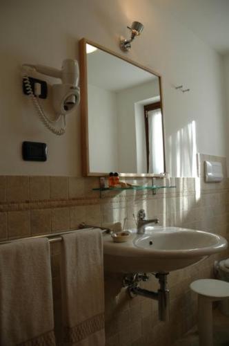 Junior Suite (4 Adults) image 2