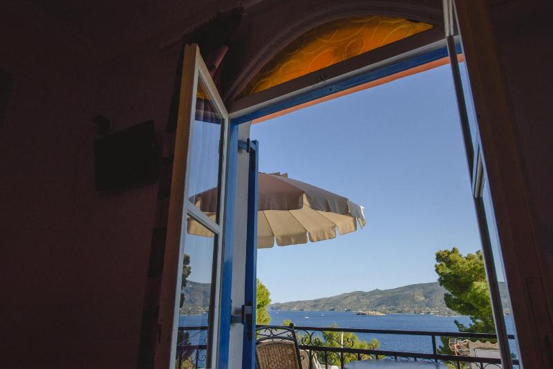 Studio (2 Adults) with Sea View image 2