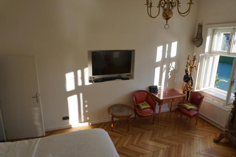 Deluxe Room with River View image 3