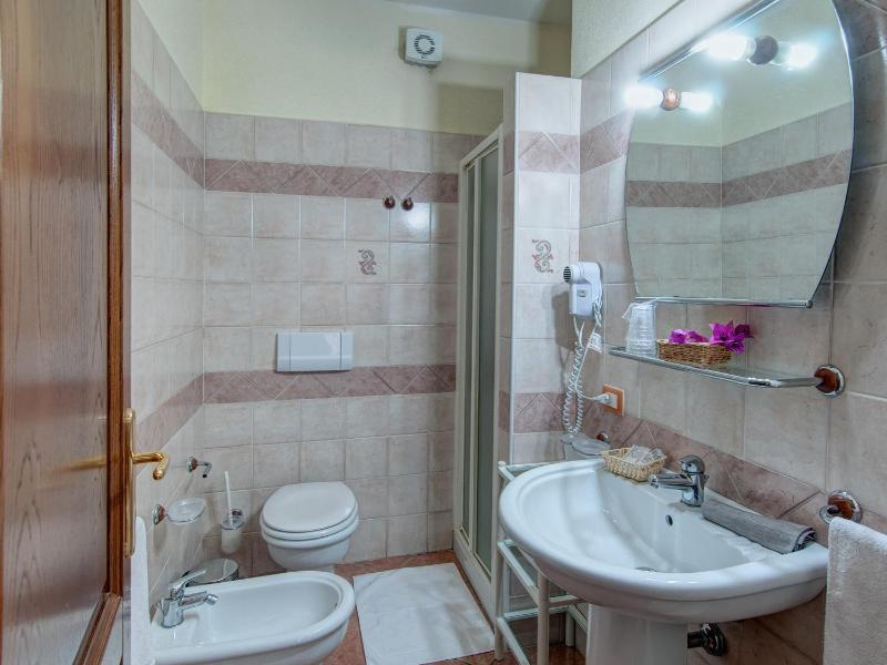 Single Room image 3