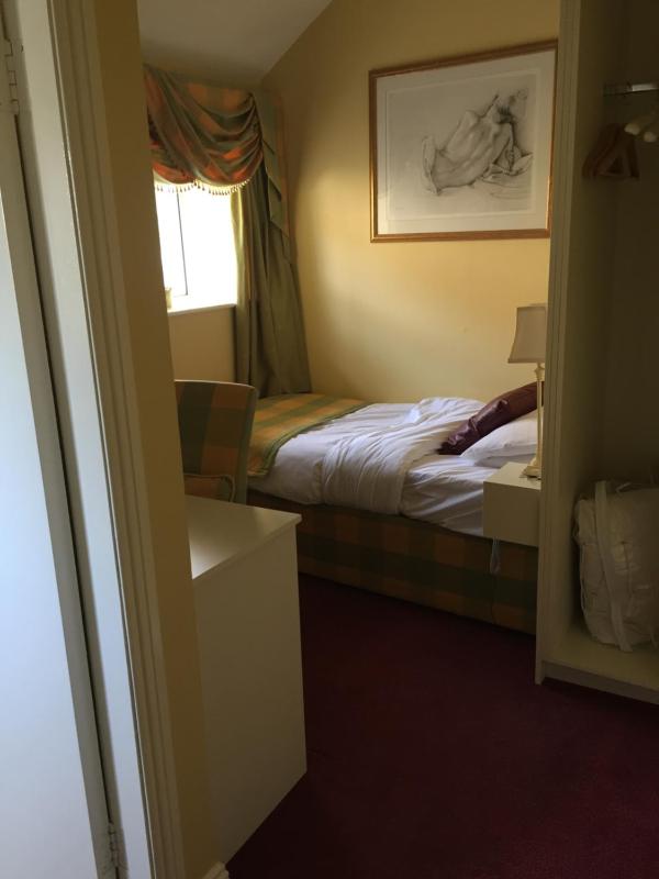 Single Room image 3