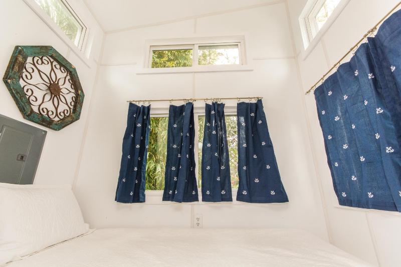 Tiny House - Coral image 2