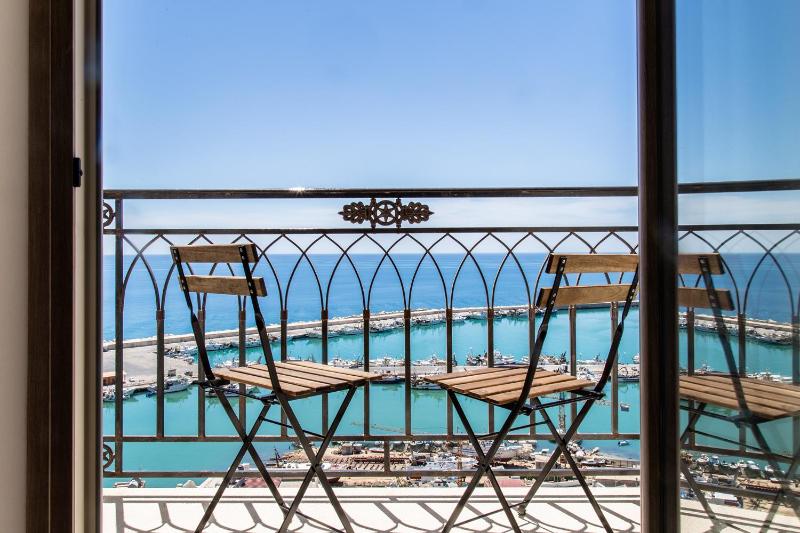 Deluxe Double Room with Sea View image 1