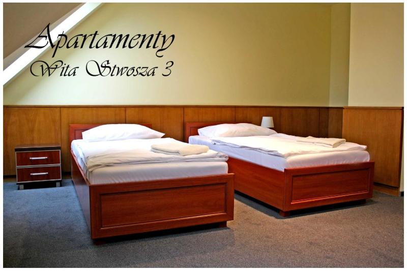 Large Twin Room with Bathroom image 3